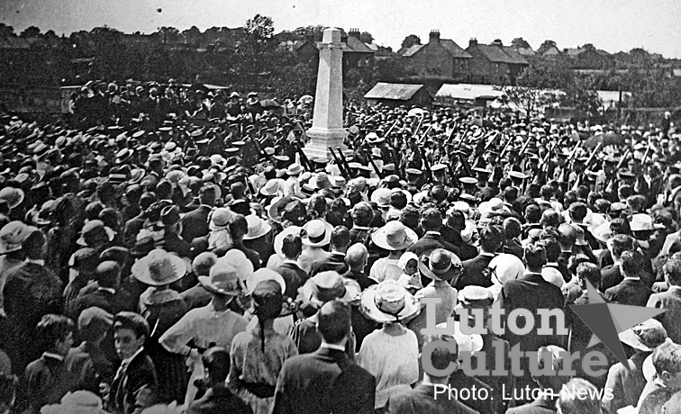 Leagrave War Memorial unveiling