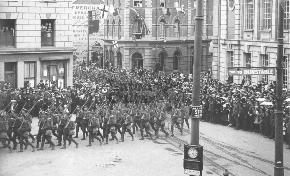 1/5th Bedfords leave for Gallipoli