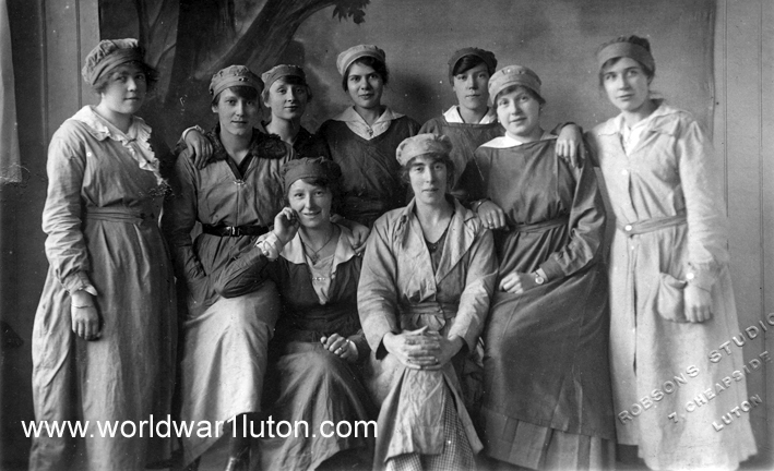 Women munition workers at Luton